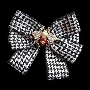 ✨ Gorgeous Bow Brooch Pin Black and White with Bee